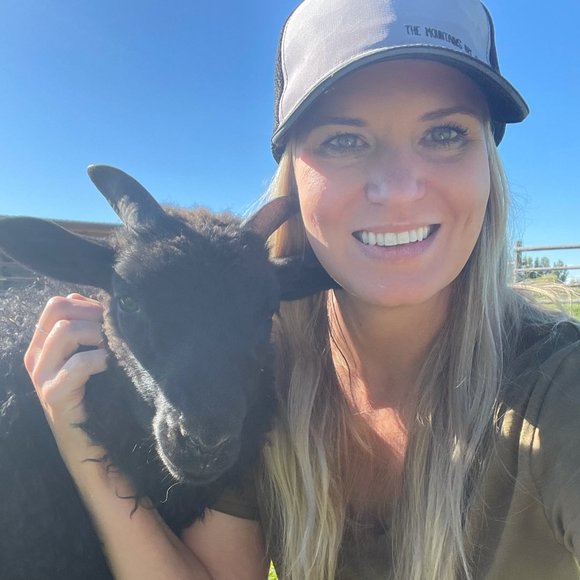 Meet your Posher, Felicia - Picture 3 of 3